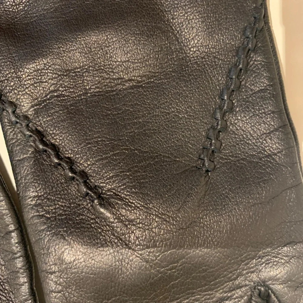 Burberry Black Quilted Leather Gloves